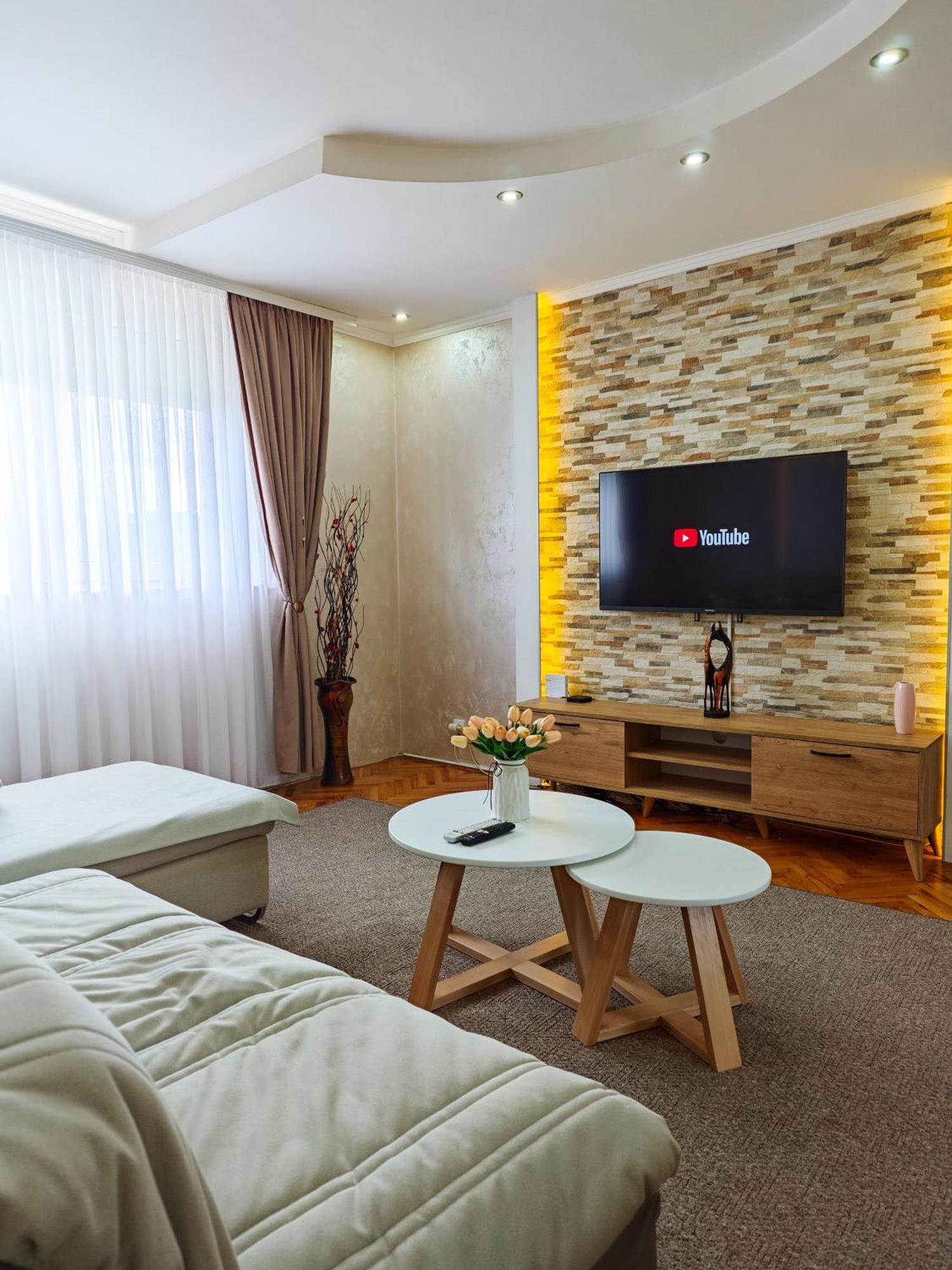 Apartman Julija Donji Milanovac Bagian luar foto