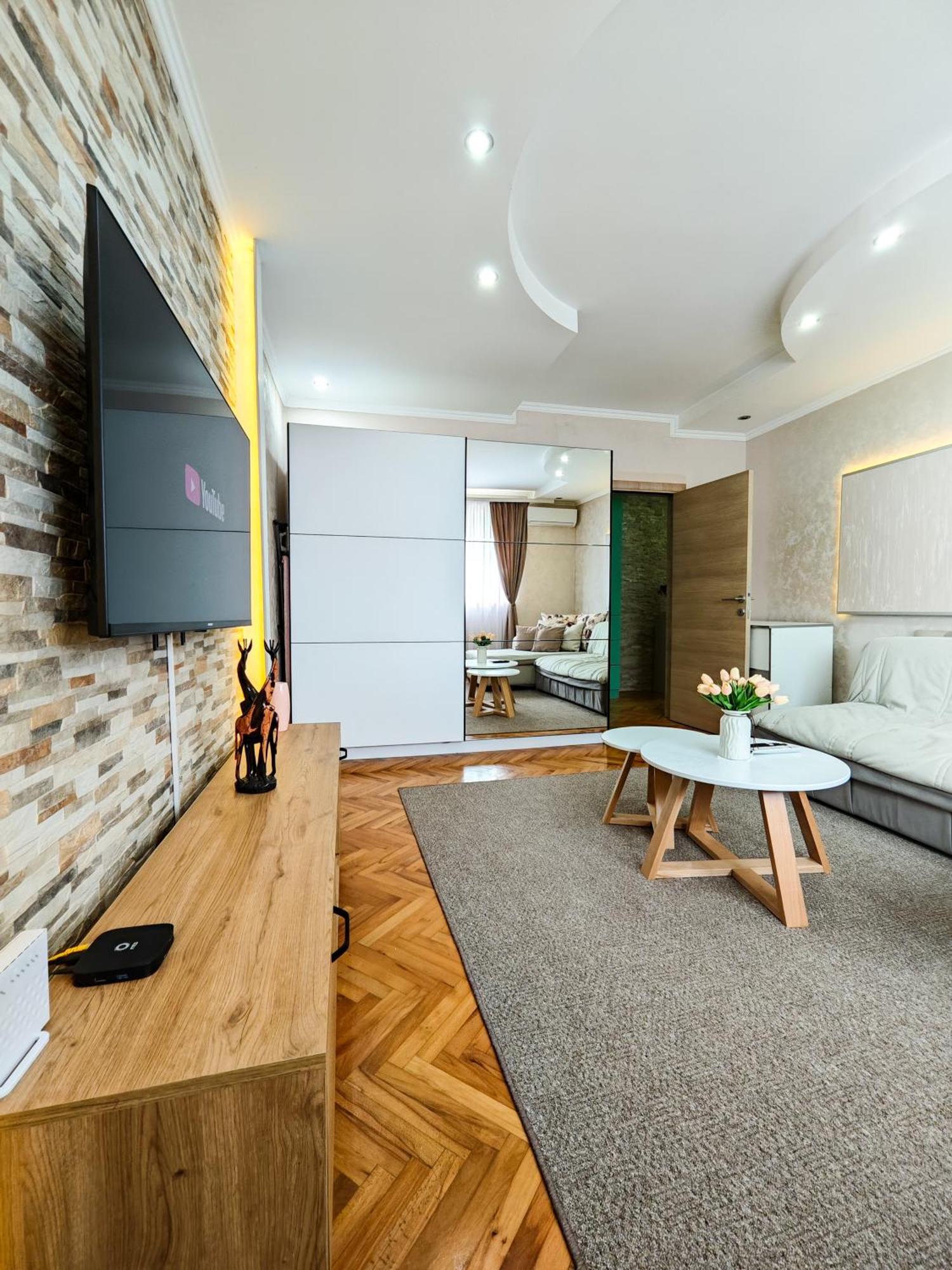 Apartman Julija Donji Milanovac Bagian luar foto