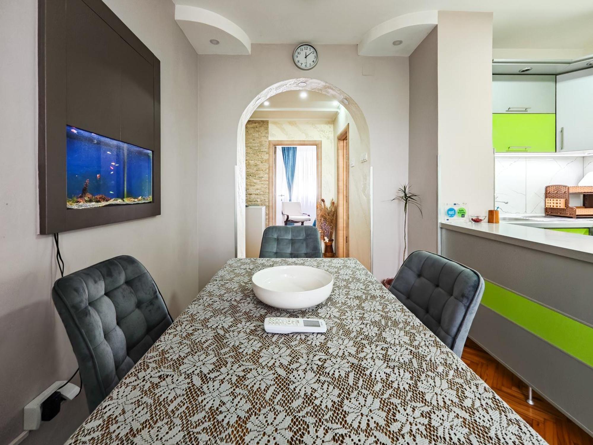 Apartman Julija Donji Milanovac Bagian luar foto