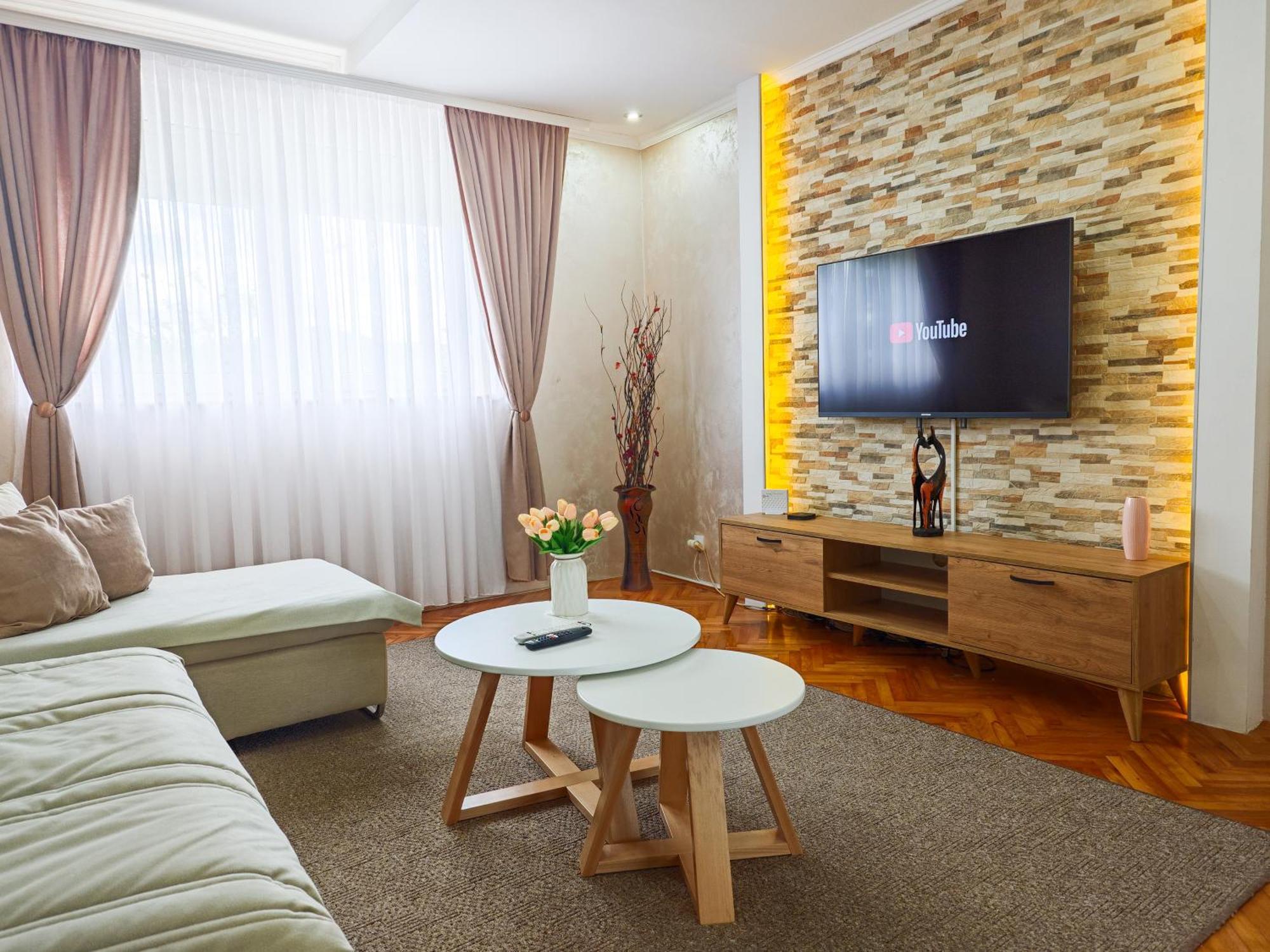 Apartman Julija Donji Milanovac Bagian luar foto
