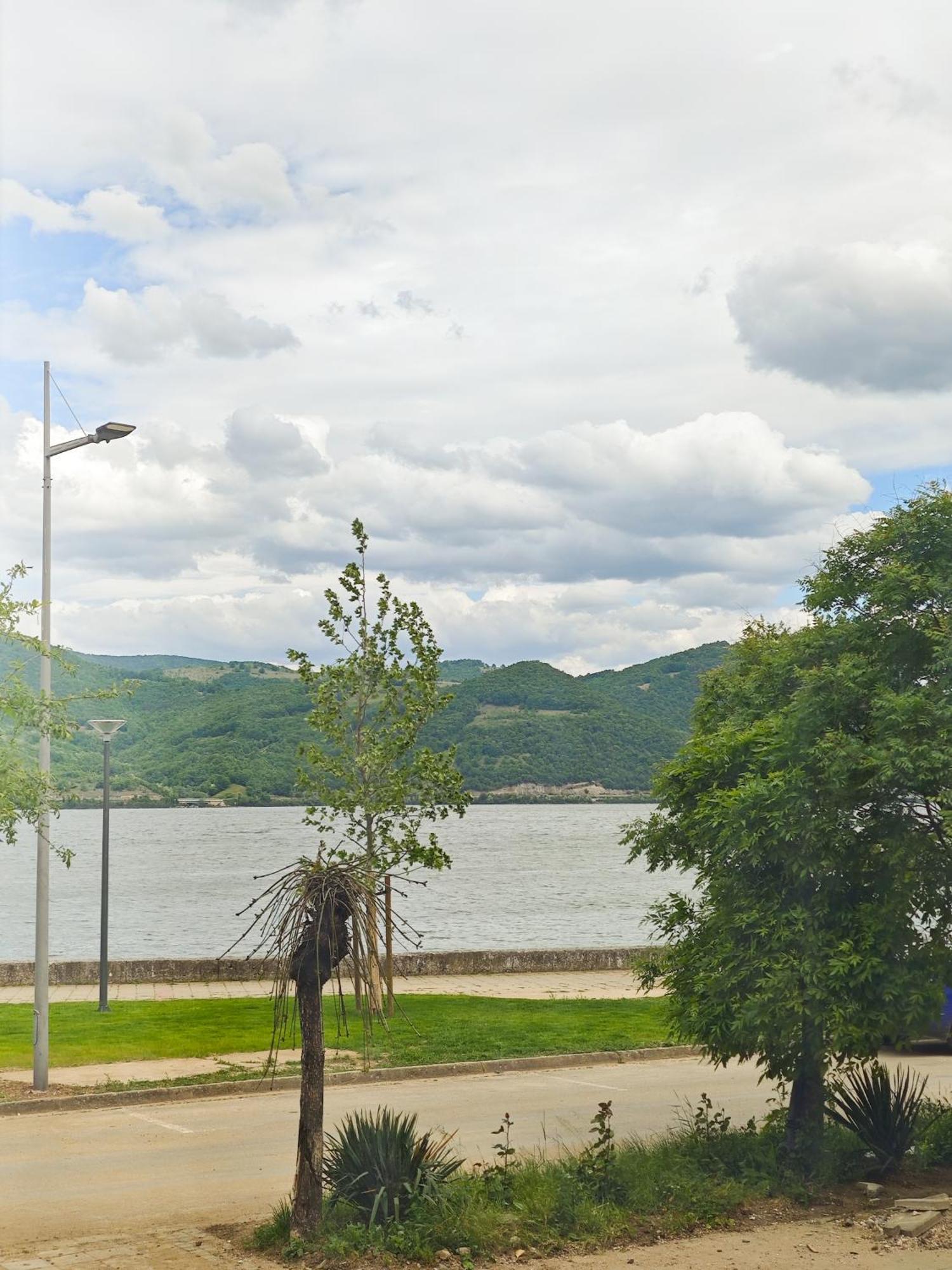 Apartman Julija Donji Milanovac Bagian luar foto
